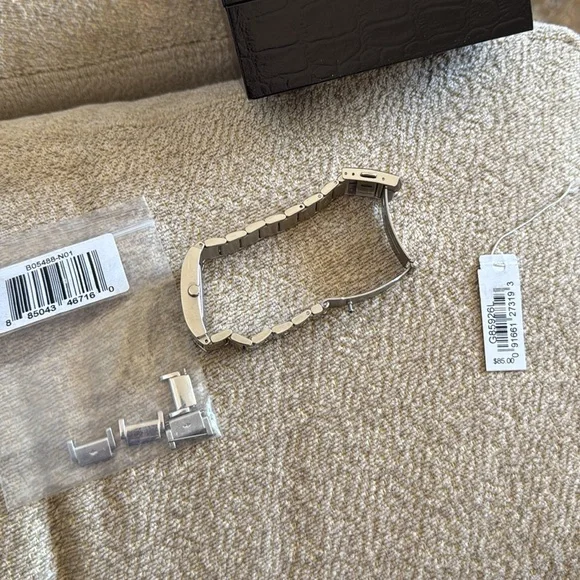 EUC Guess Women’s Black Dial Silver Bracelet Watch, with box - Picture 10 of 14